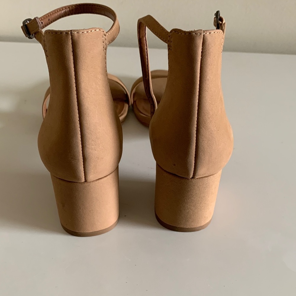 NEW Steve Madden Beige Ankle Strap Heels - Picture 3 of 4